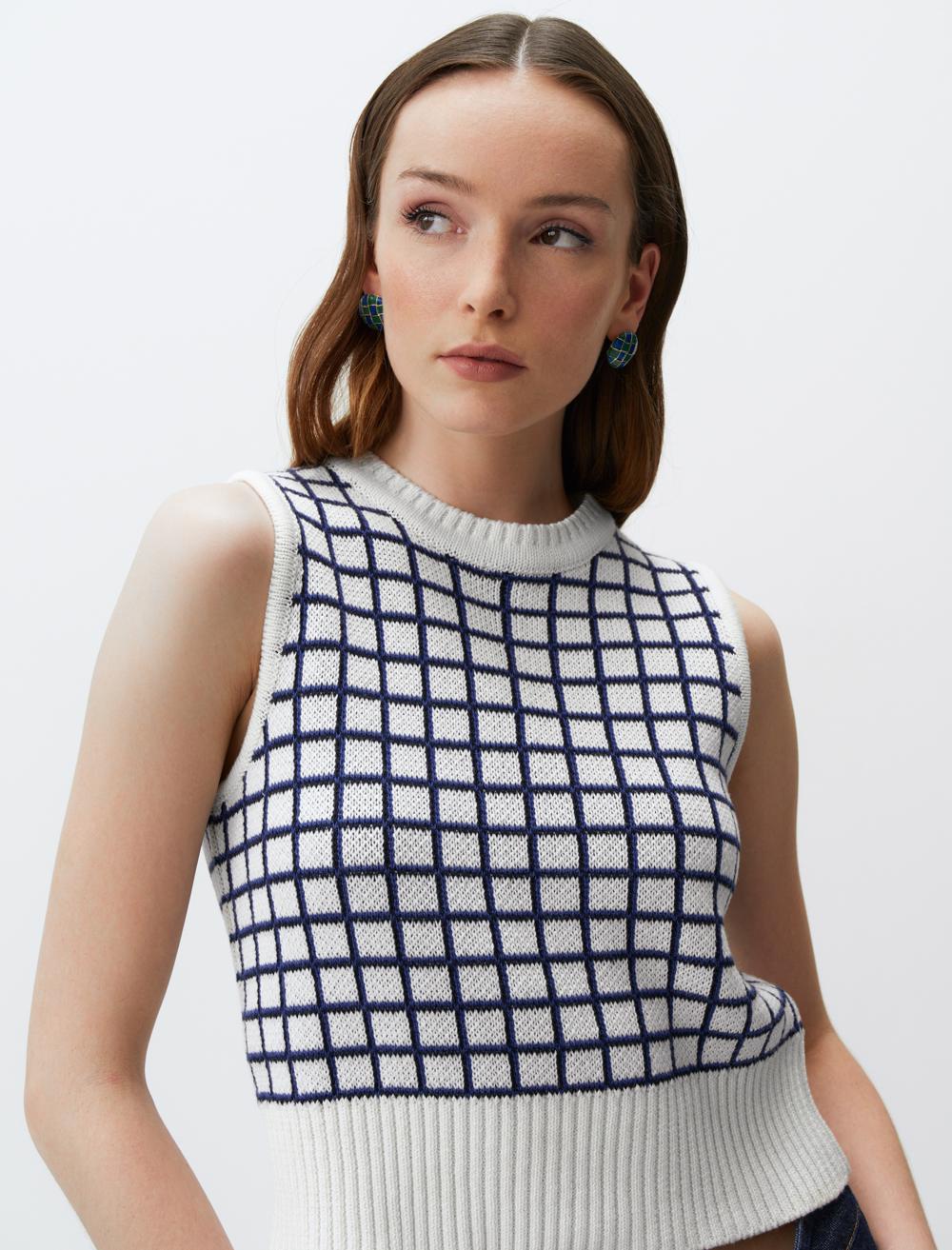 Crew Neck Sleeveless Plaid Patterned Sweater