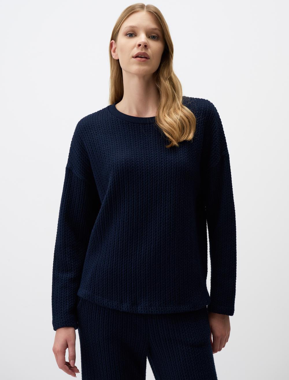 Crew Neck Long-Sleeve Sweatshirt