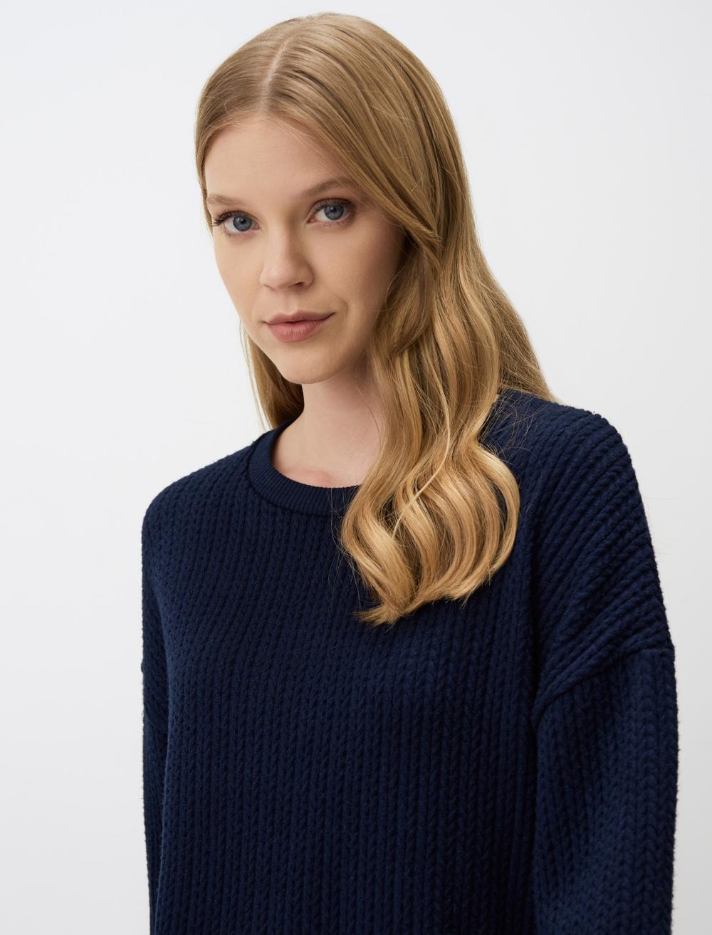 Crew Neck Long-Sleeve Sweatshirt - 4WW361240