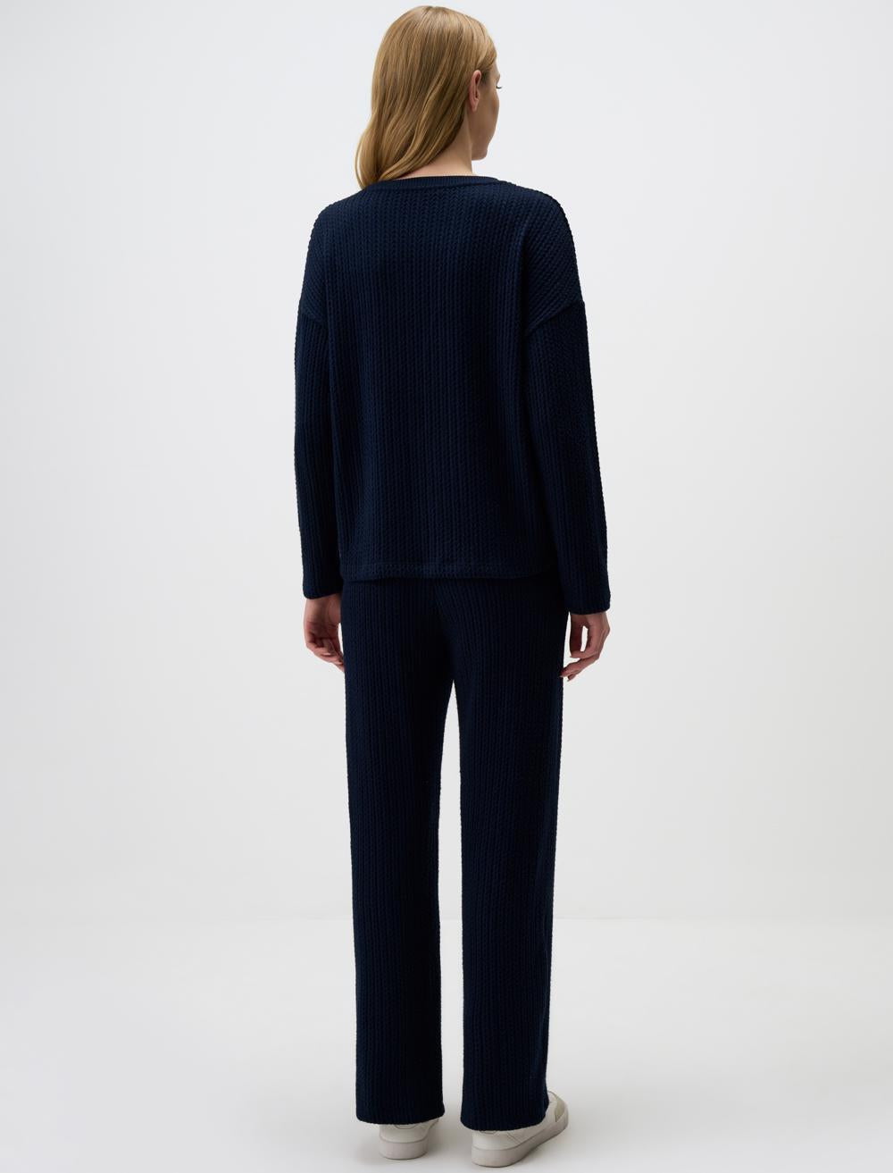 Crew Neck Long-Sleeve Sweatshirt - 4WW361240