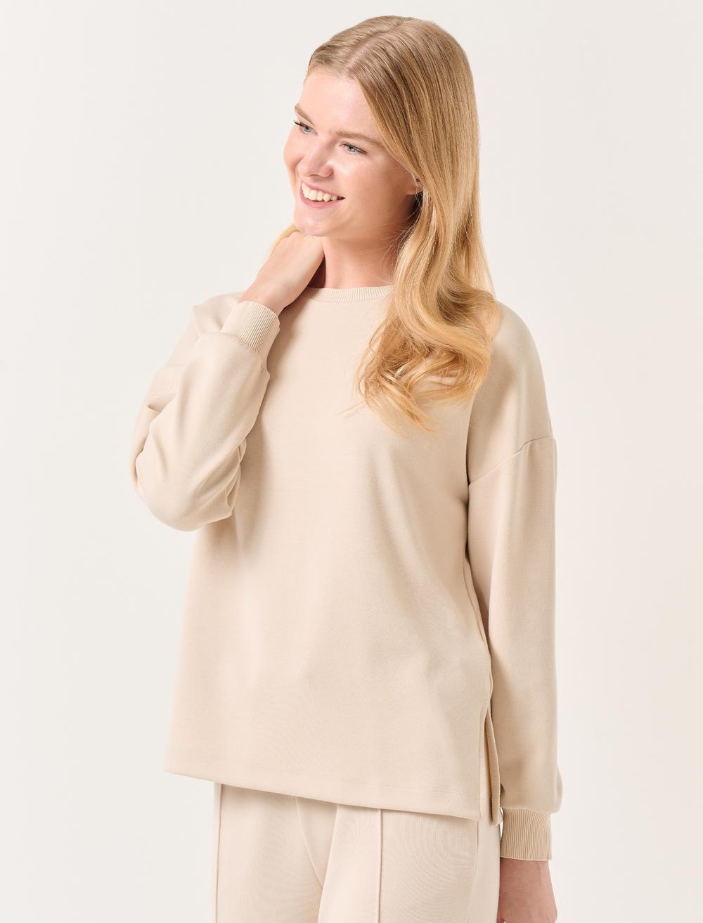 Crew Neck Long Sleeved Oversized Sweatshirt