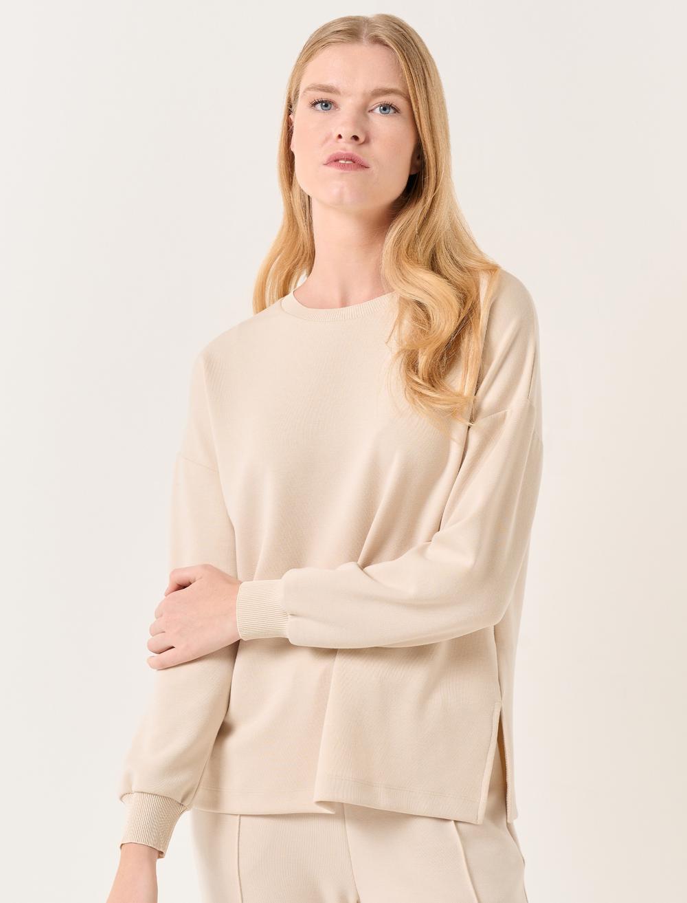 Crew Neck Long Sleeved Oversized Sweatshirt