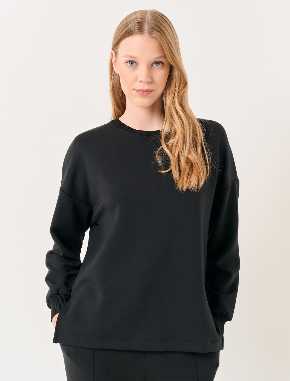 Crew Neck Long Sleeved Oversized Sweatshirt