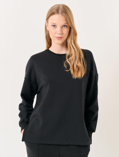 Crew Neck Long Sleeved Oversized Sweatshirt