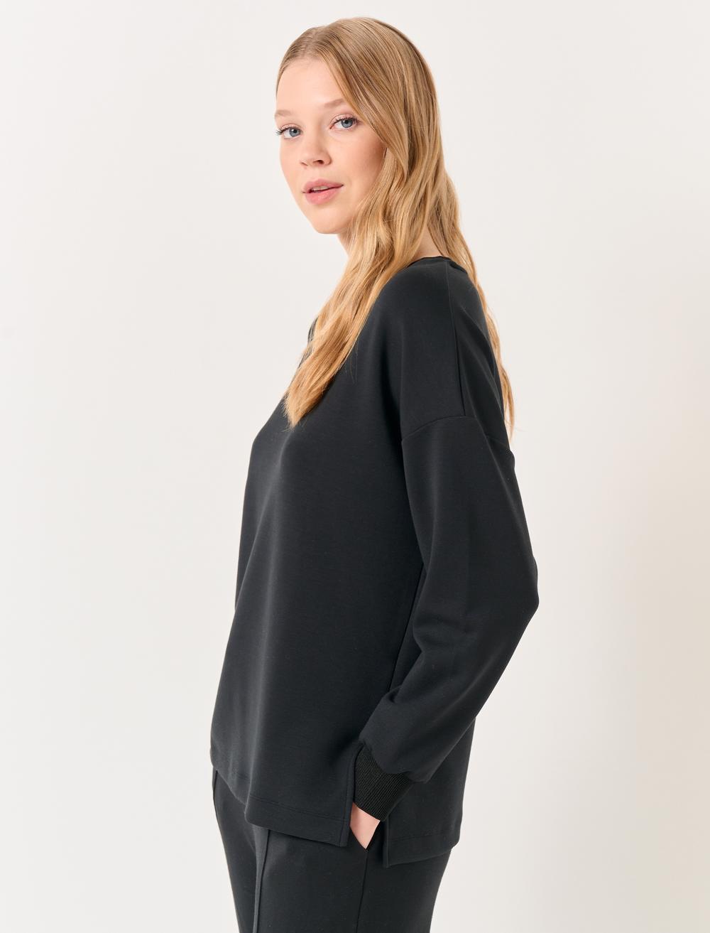 Crew Neck Long Sleeved Oversized Sweatshirt
