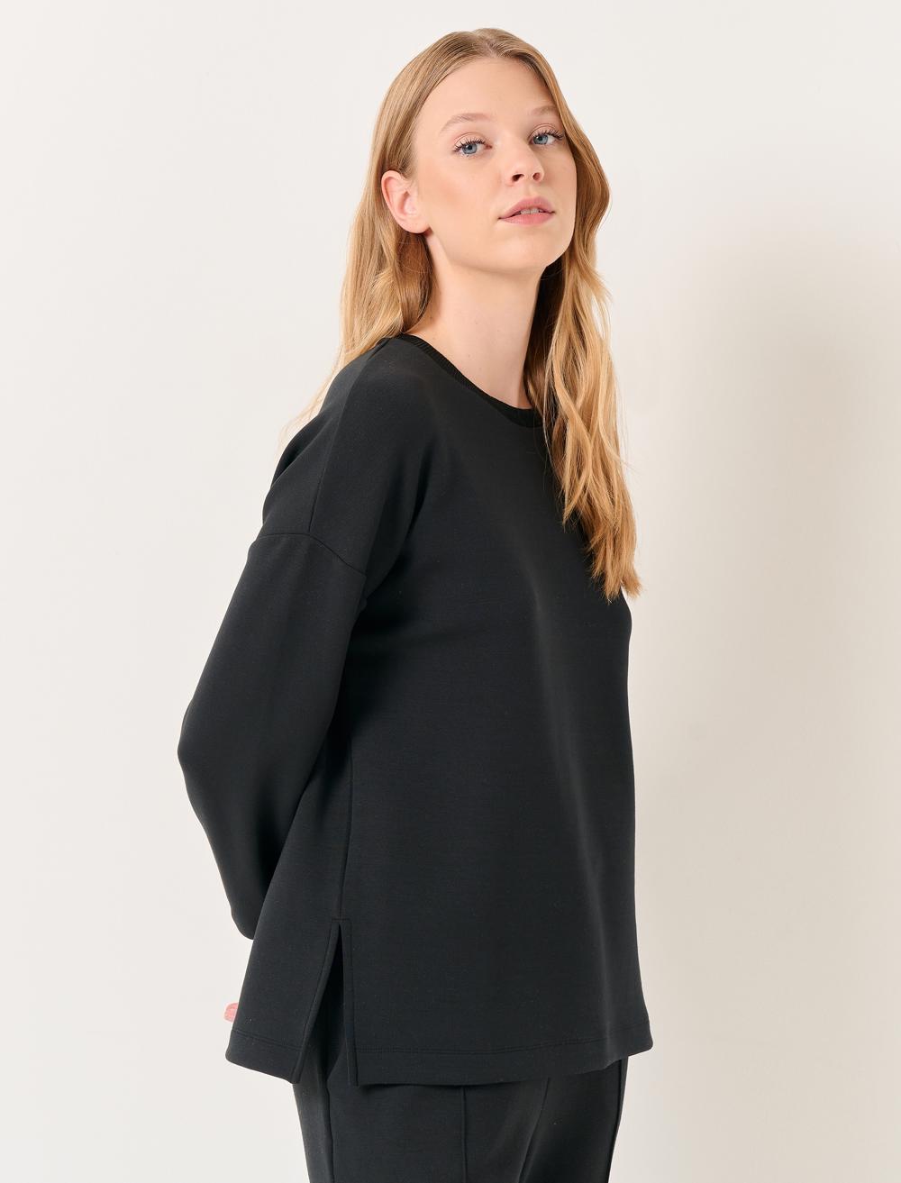 Crew Neck Long Sleeved Oversized Sweatshirt