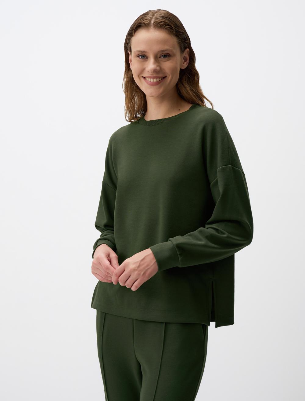 Crew Neck Long Sleeved Oversized Sweatshirt