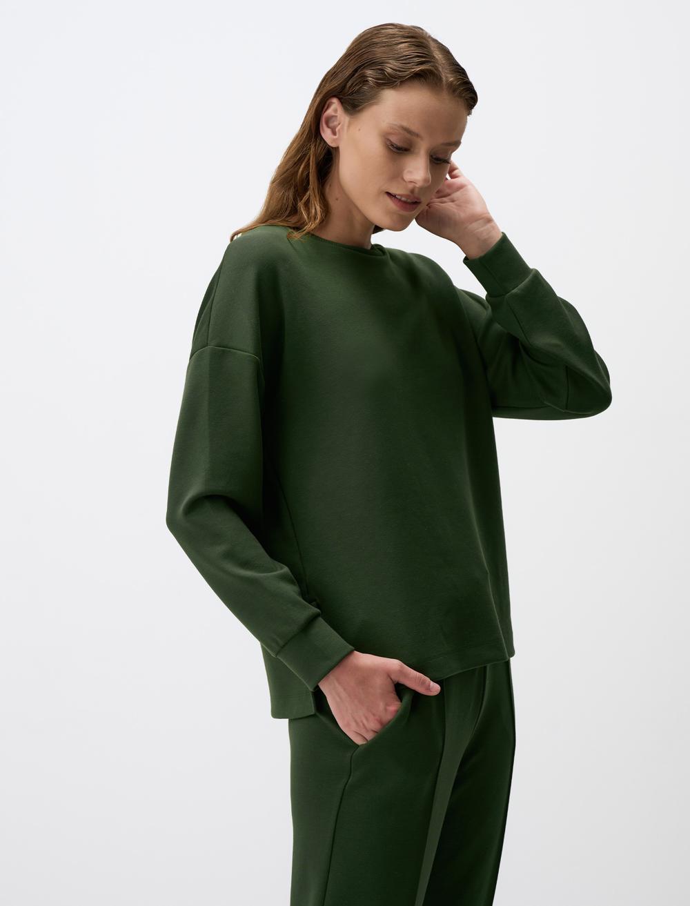 Crew Neck Long Sleeved Oversized Sweatshirt