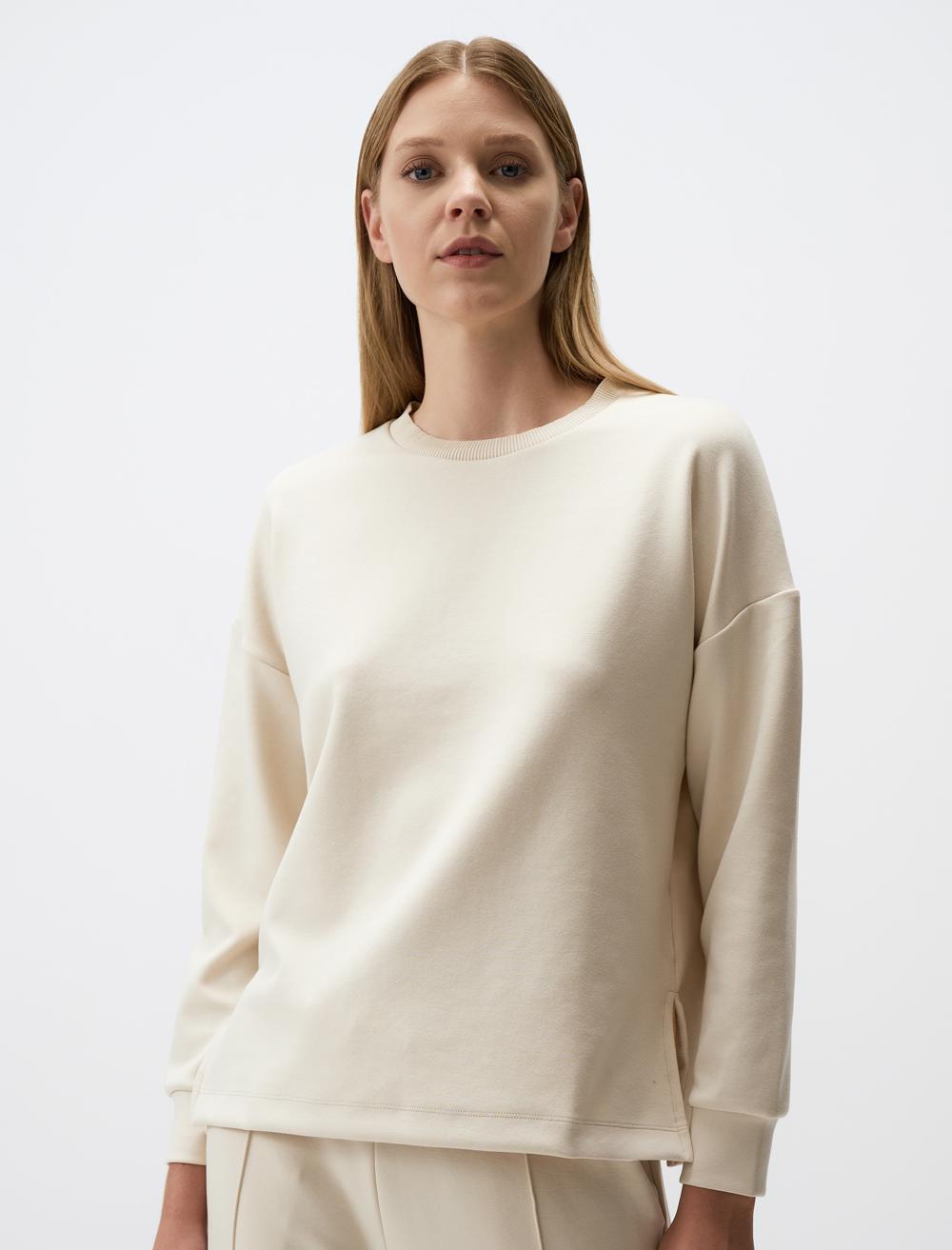 Crew Neck Long Sleeved Oversized Sweatshirt