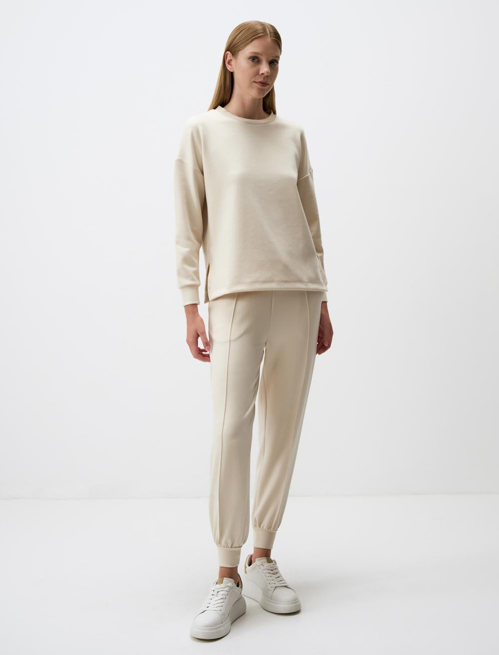 Crew Neck Long Sleeved Oversized Sweatshirt