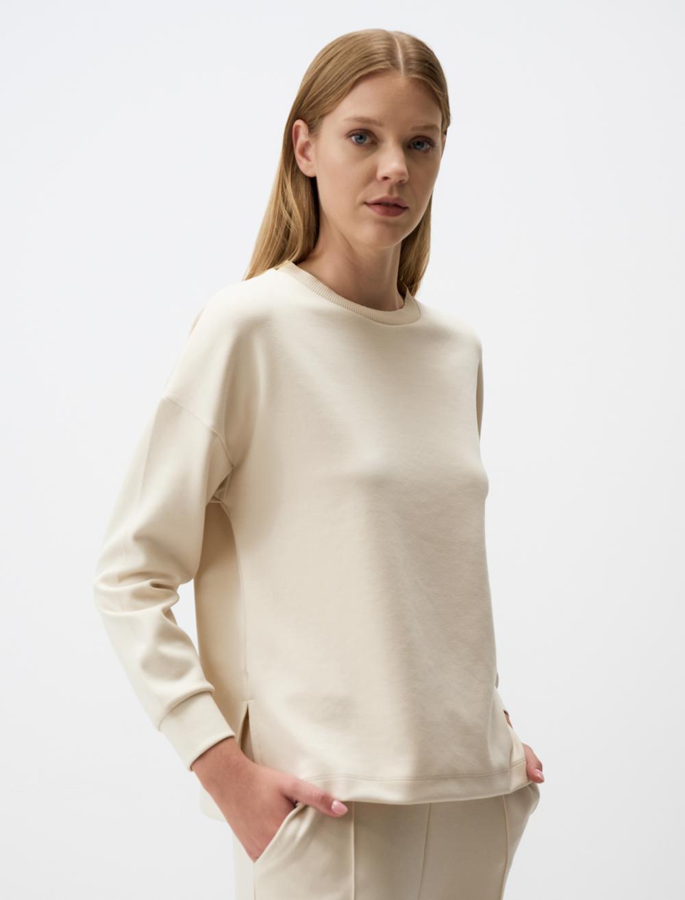 Crew Neck Long Sleeved Oversized Sweatshirt