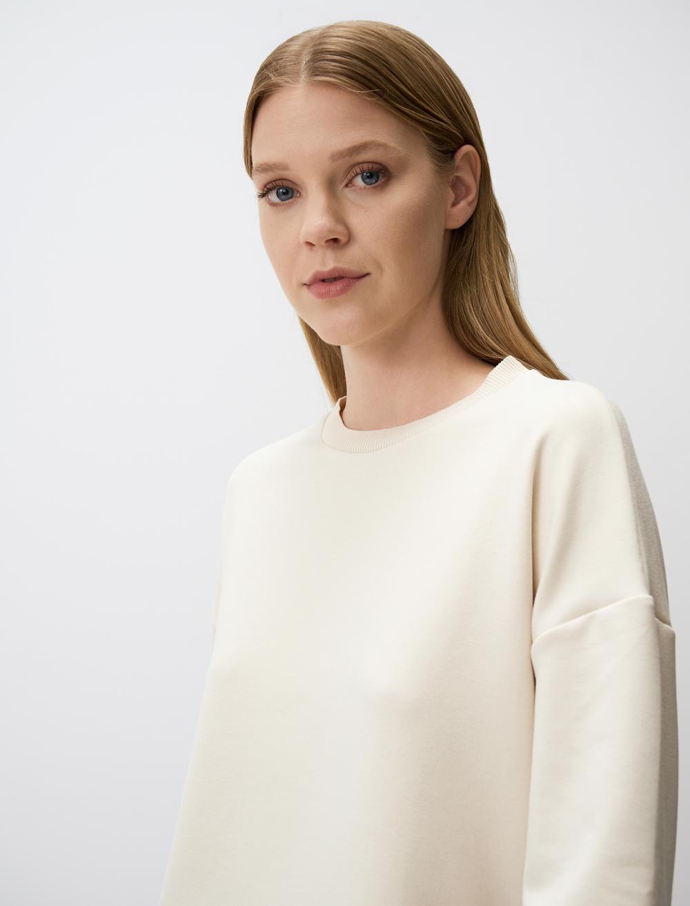Crew Neck Long Sleeved Oversized Sweatshirt - 4WW02360882