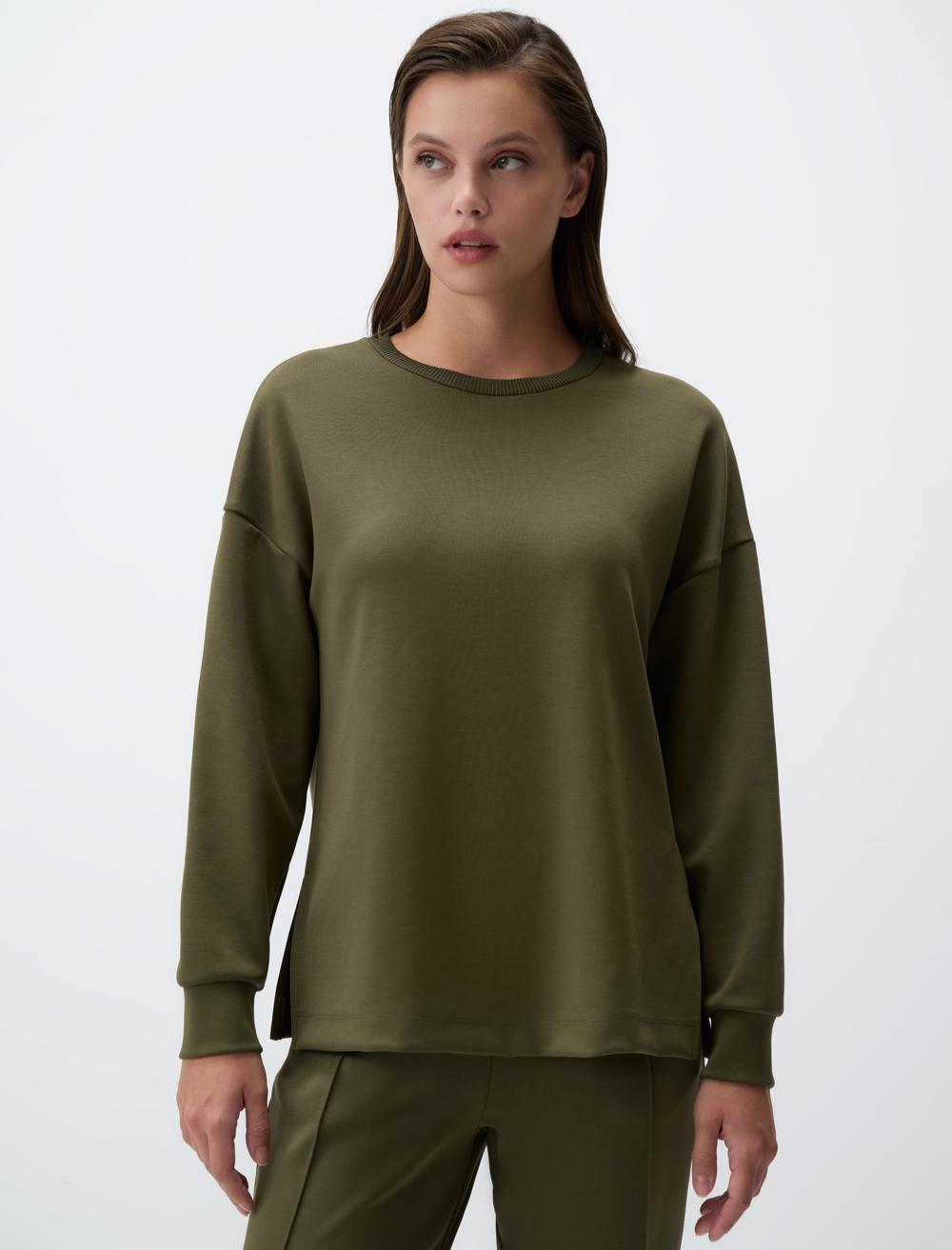 Crew Neck Long Sleeved Oversized Sweatshirt