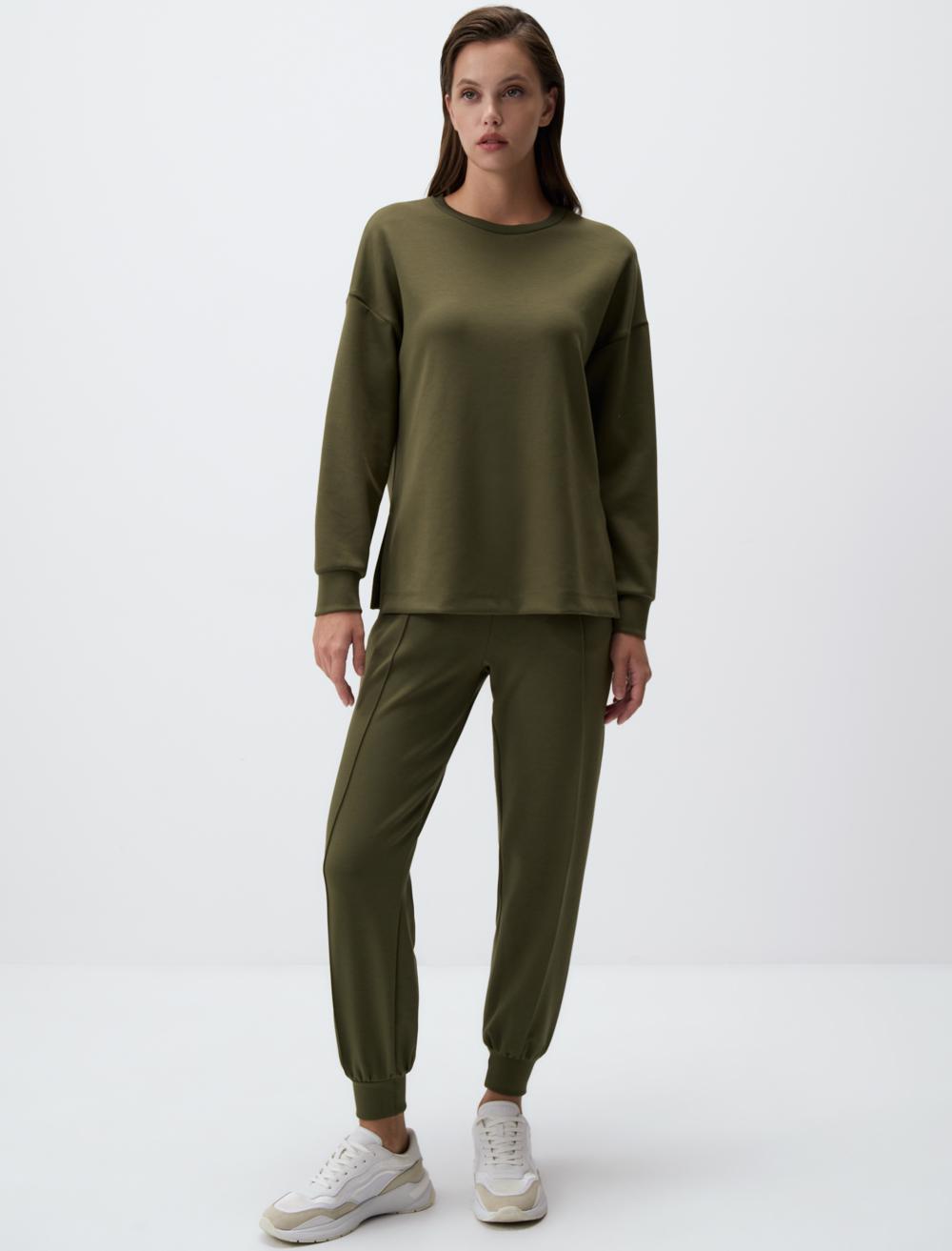 Crew Neck Long Sleeved Oversized Sweatshirt