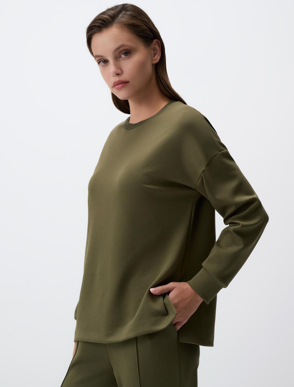 Crew Neck Long Sleeved Oversized Sweatshirt