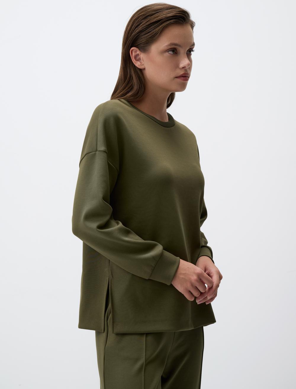 Crew Neck Long Sleeved Oversized Sweatshirt