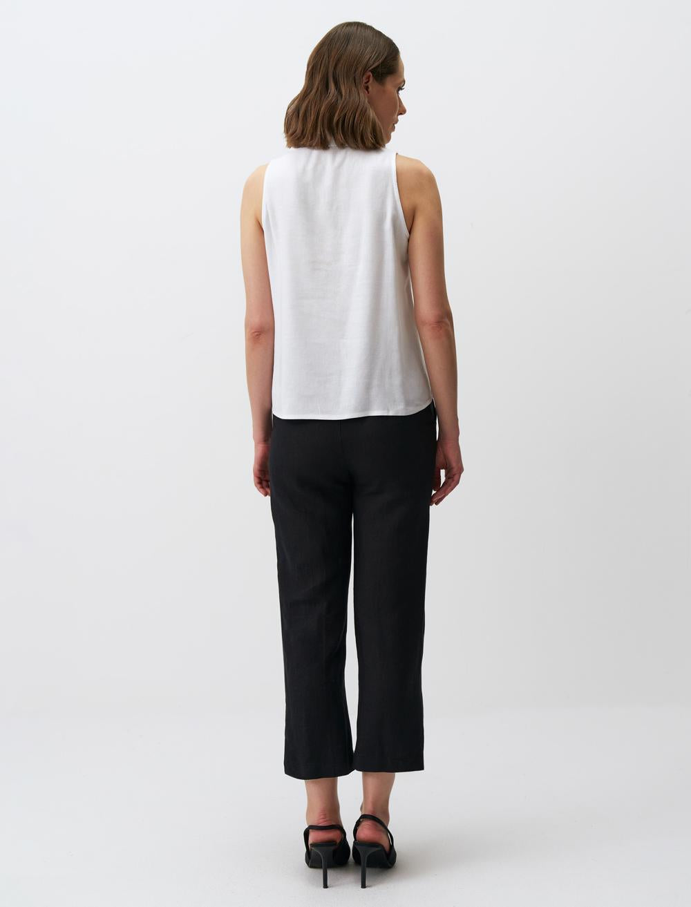 Slim Fit Shirt Collar Sleeveless-Sleeve Blouse - 24SG044005