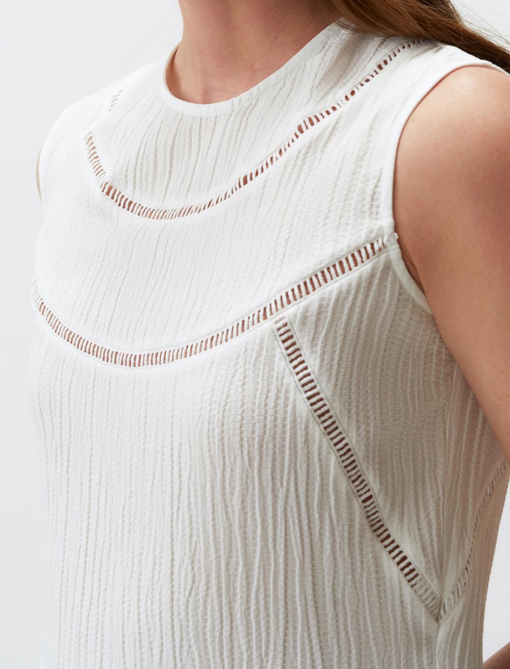 Crew Neck Sleeveless-Sleeve Blouse - 24SPENA