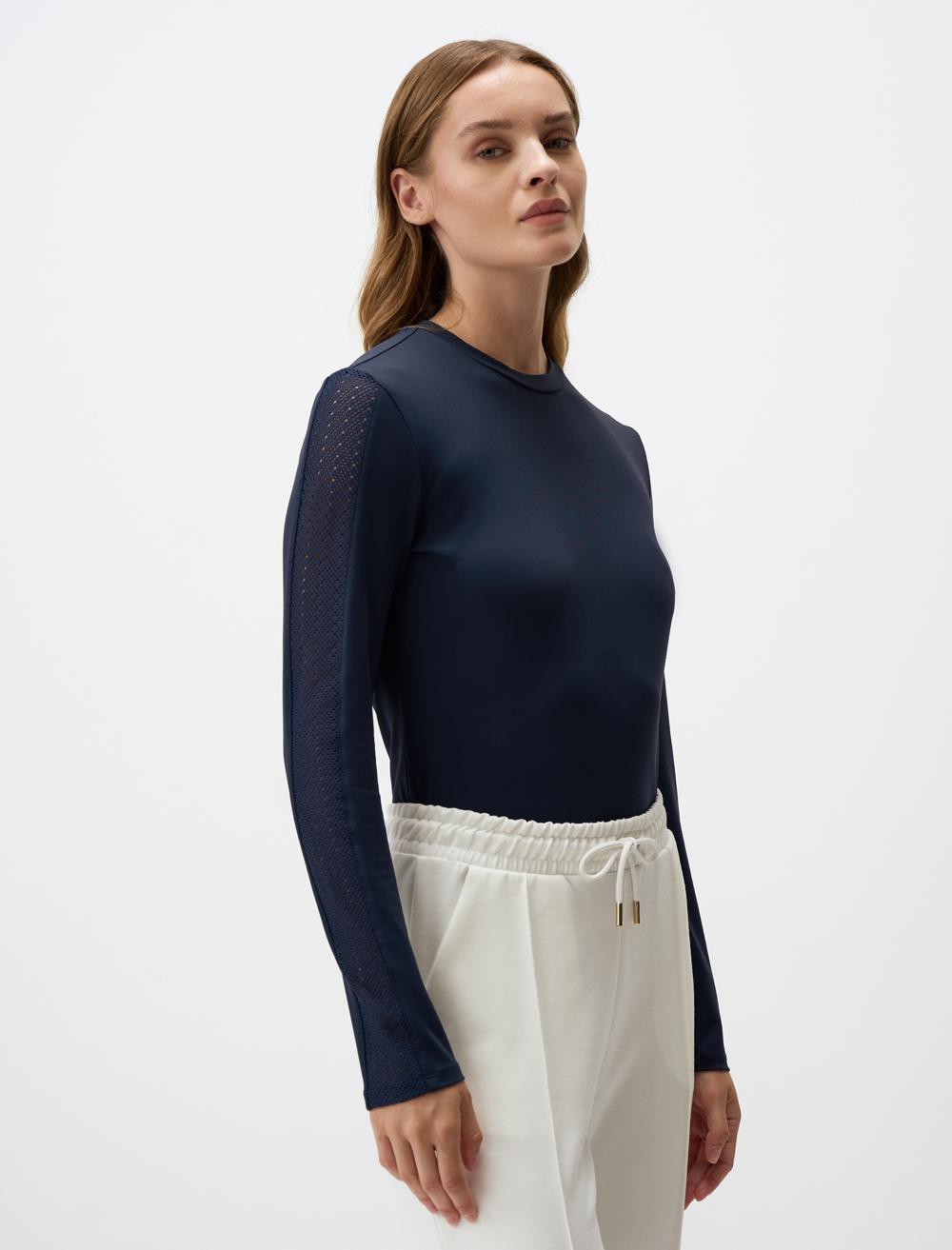 Crew Neck Long-Sleeve Blouse - 4WW02070971