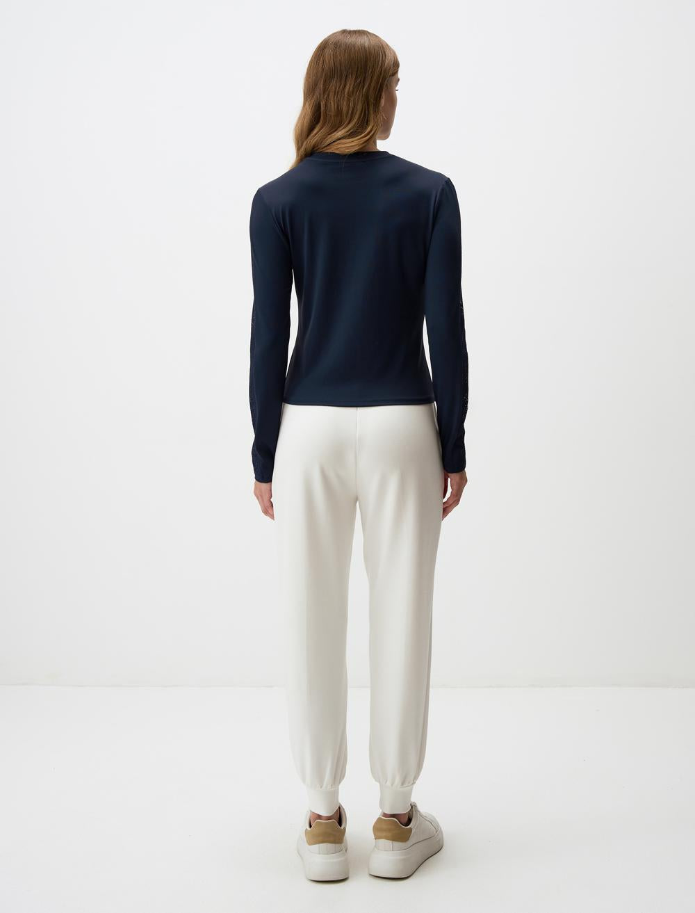 Crew Neck Long-Sleeve Blouse - 4WW02070971