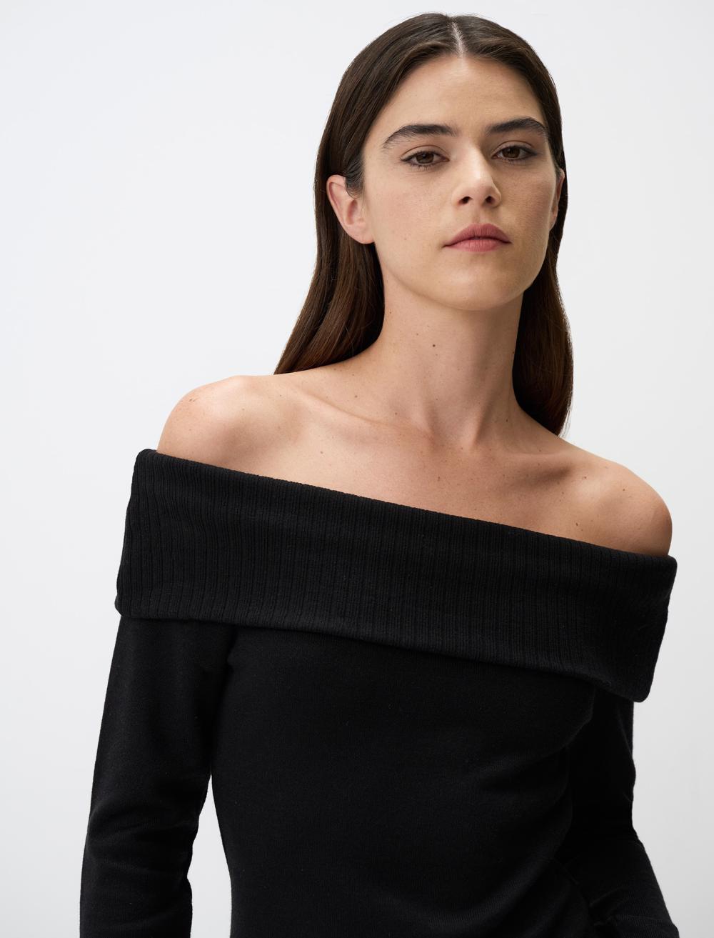 Off-The-Shoulder Blouse - 4WW02071098