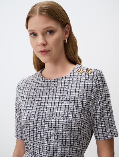 Plaid Patterned Short Sleeve Knitted Blouse