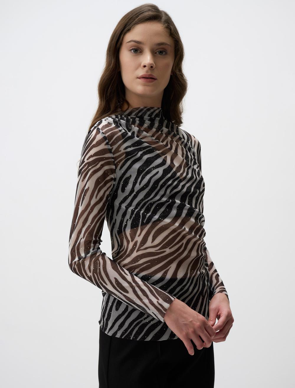 Zero Neck Leopard Print Blouse