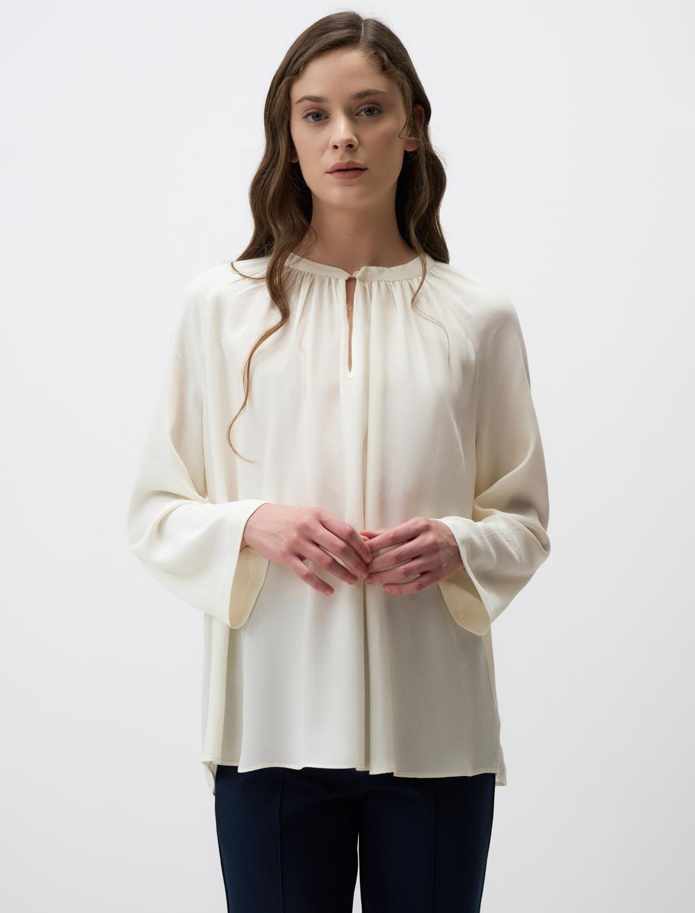 Loose Fit Crew Neck Long-Sleeve Blouse - 4WW072064