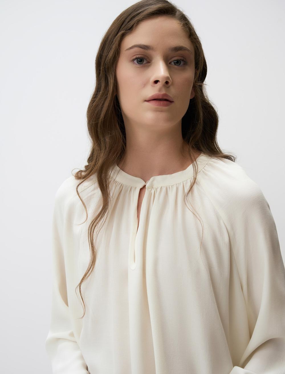 Loose Fit Crew Neck Long-Sleeve Blouse - 4WW072064