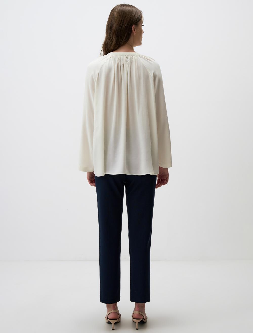 Loose Fit Crew Neck Long-Sleeve Blouse - 4WW072064