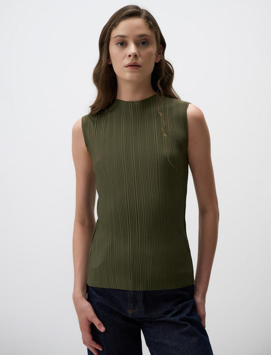 Line Patterned Zero Collar Sleeveless Blouse