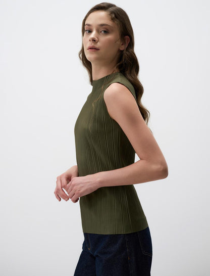 Line Patterned Zero Collar Sleeveless Blouse