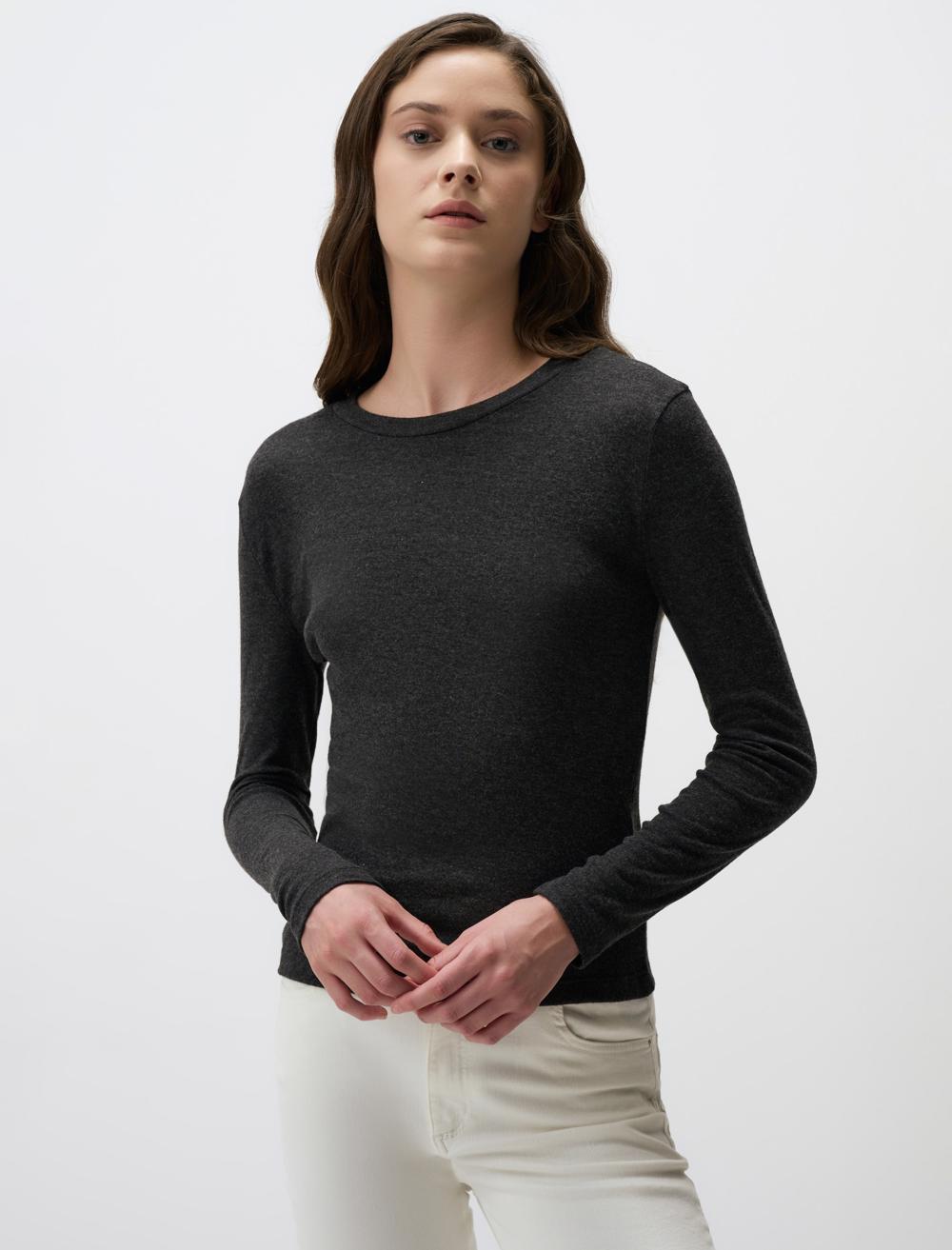 Crew Neck Long-Sleeve Blouse - 4WW072082