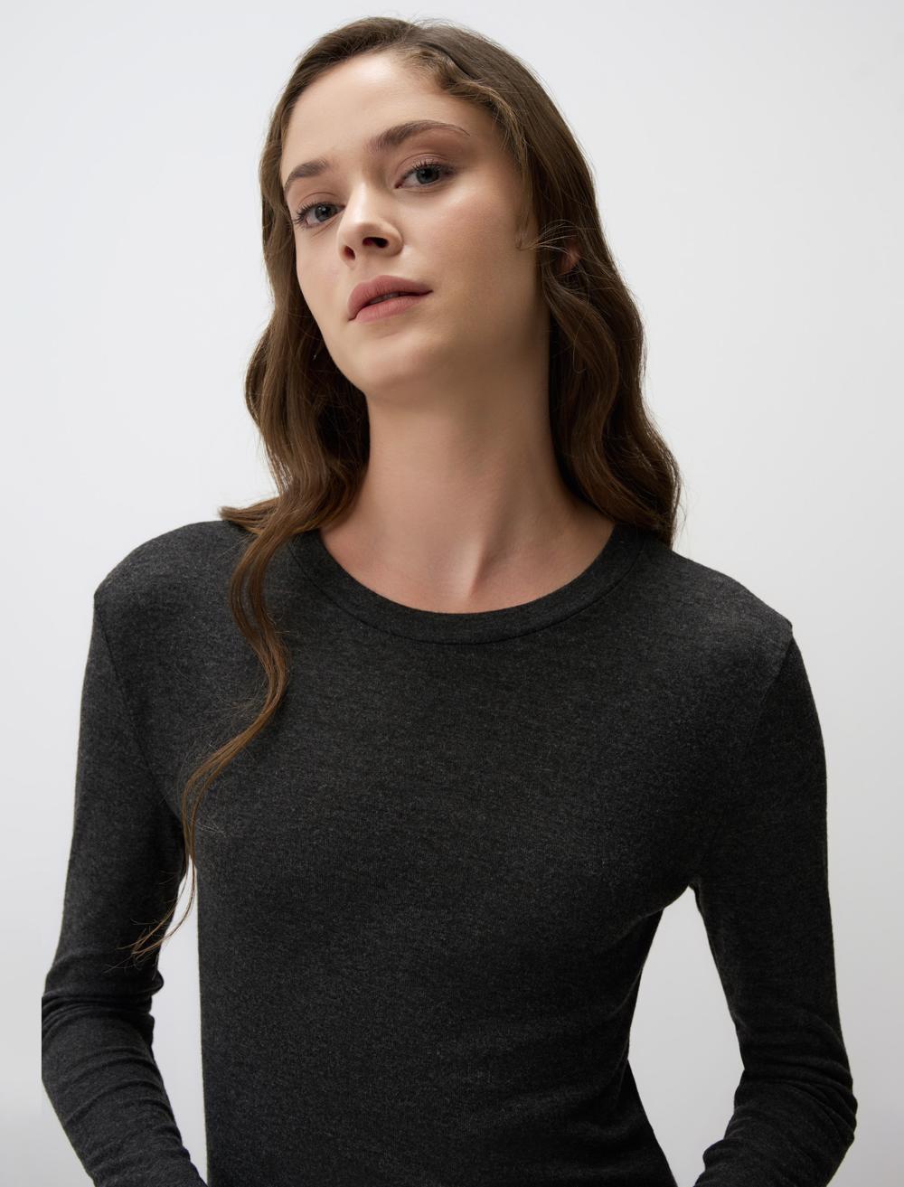 Crew Neck Long-Sleeve Blouse - 4WW072082