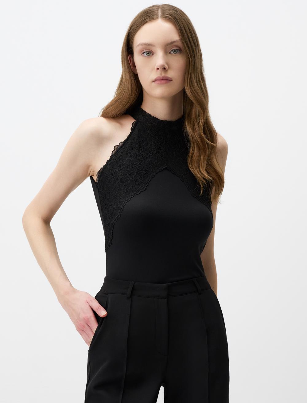 Slim Fit Polo Neck Sleeveless-Sleeve Blouse - 4WW072095