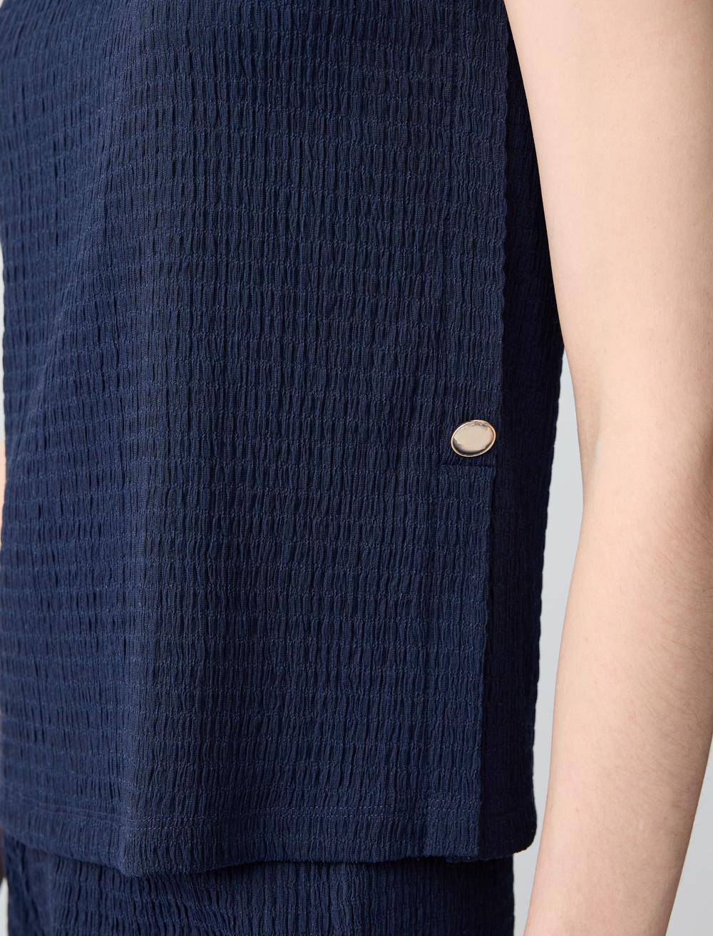 Crew Neck Sleeveless-Sleeve Blouse - 5SW033900