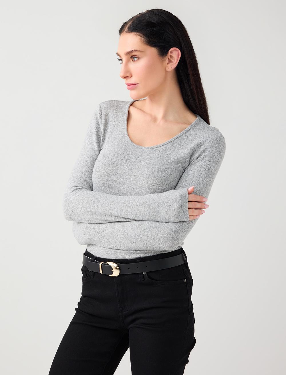 Slim Fit Scoop Neck Soft Touch Knit Blouse - 5WW033719