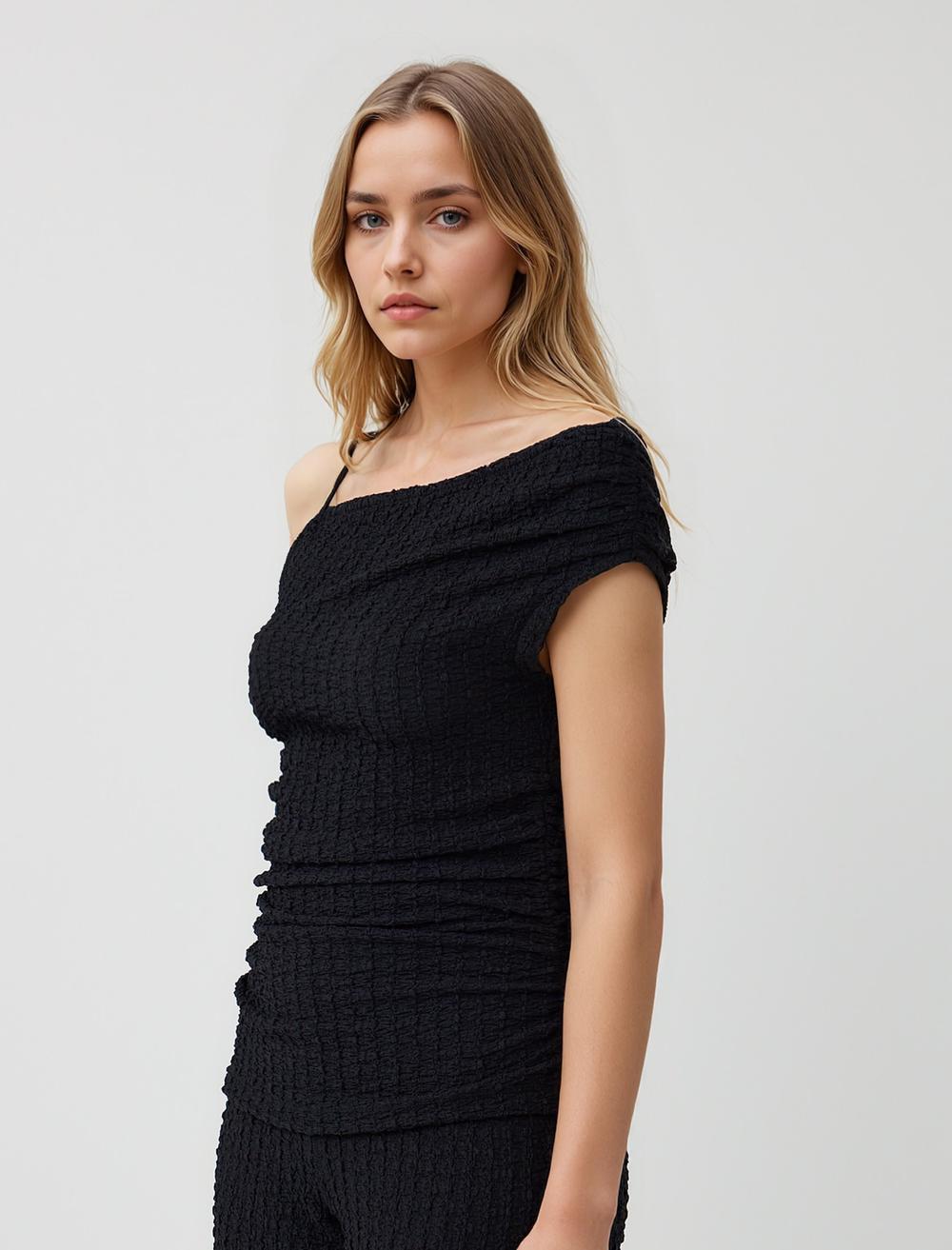 Slim Fit Blouse - Black - 5WW035558900