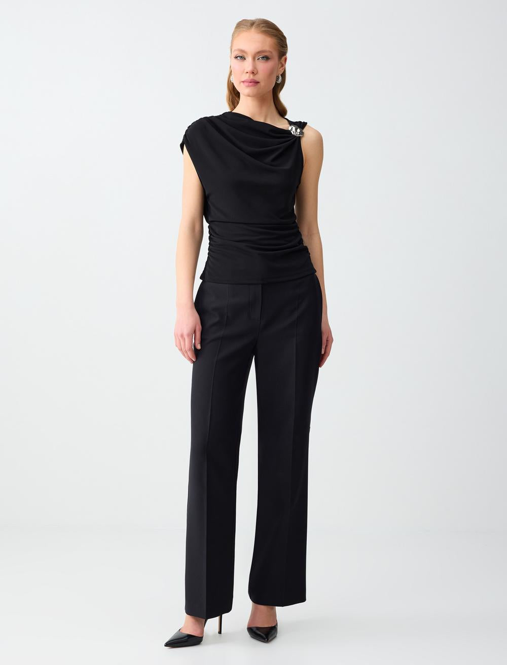 Ss Low Shoulder Slim Fit - Black