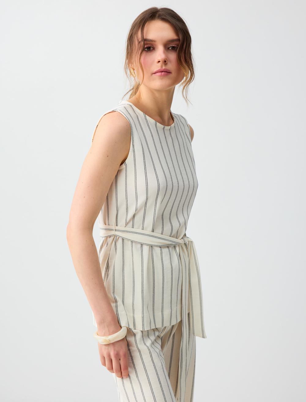 Loose Fit Crew Neck Blouse - Ecru - 6SW036654114