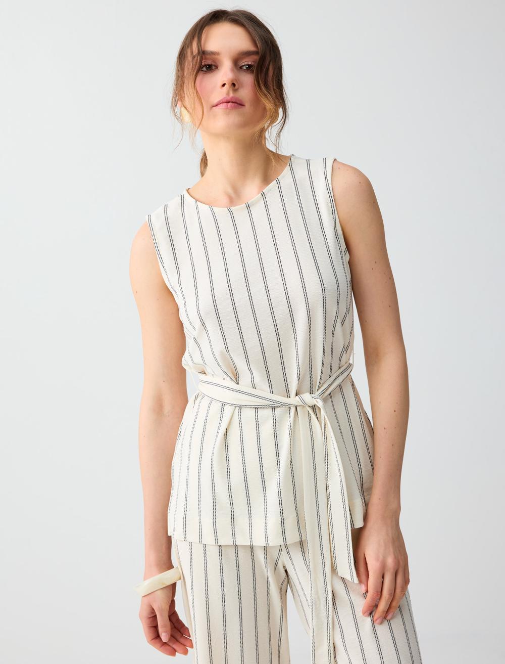 Loose Fit Crew Neck Blouse - Ecru - 6SW036654114