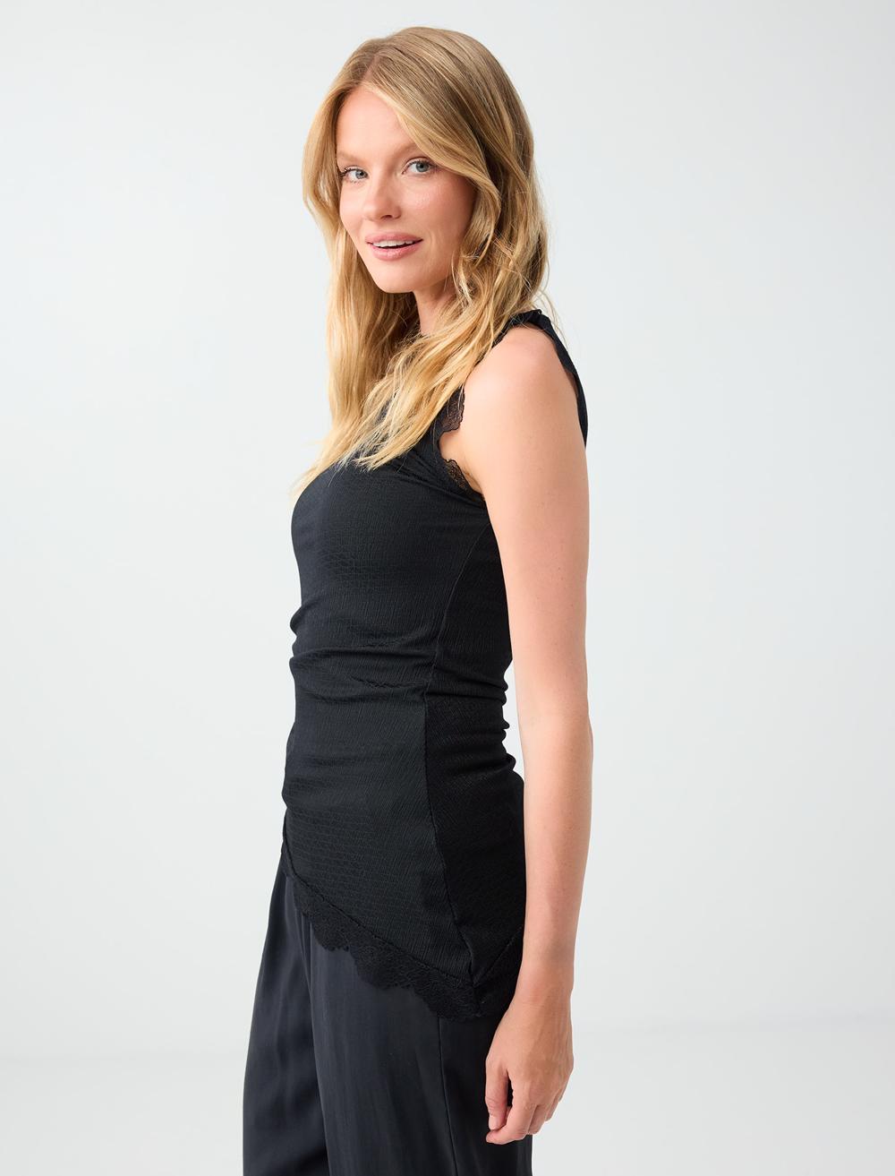 Slim Fit Sleeveless Blouse - Black - 6SW037075900