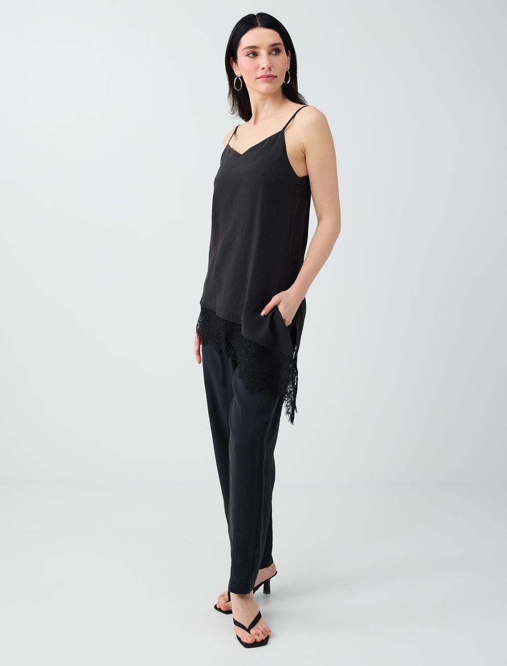 Loose Fit V-neck Spaghetti Strap Blouse - Black - 6SW037266900