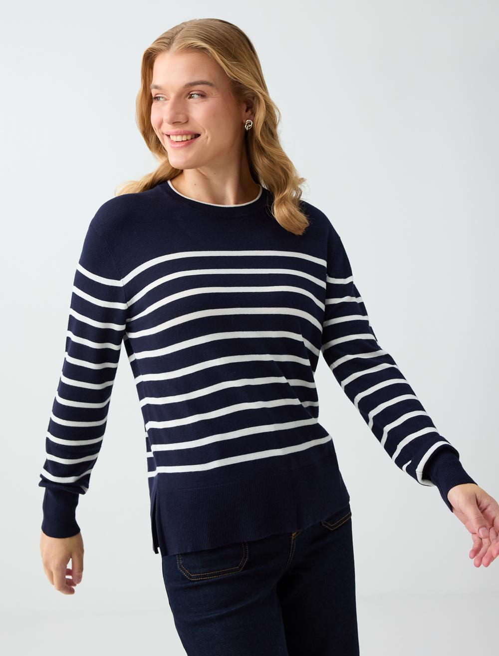 Crew Neck Pullover - Dark Blue
