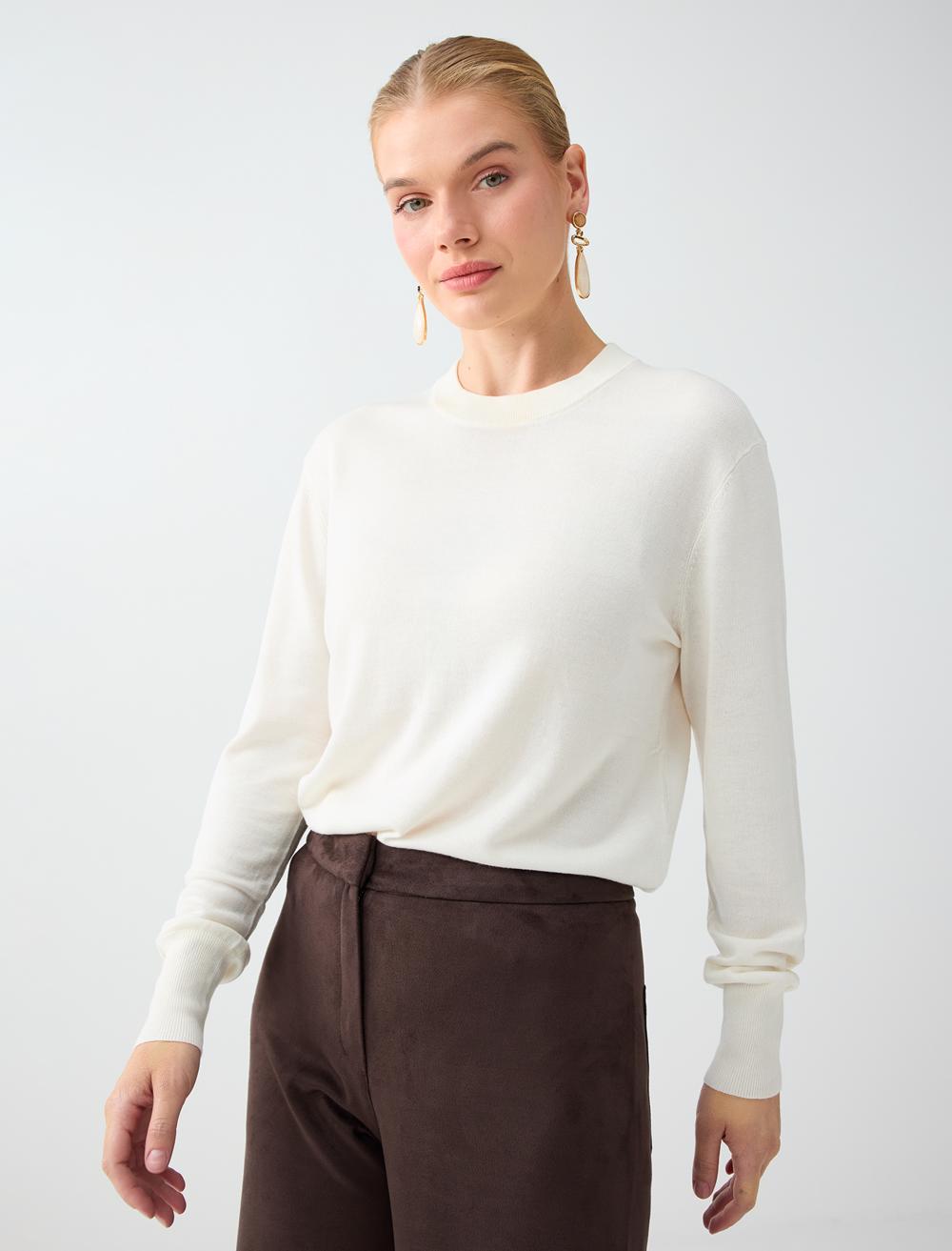 Crew Neck Pullover - White
