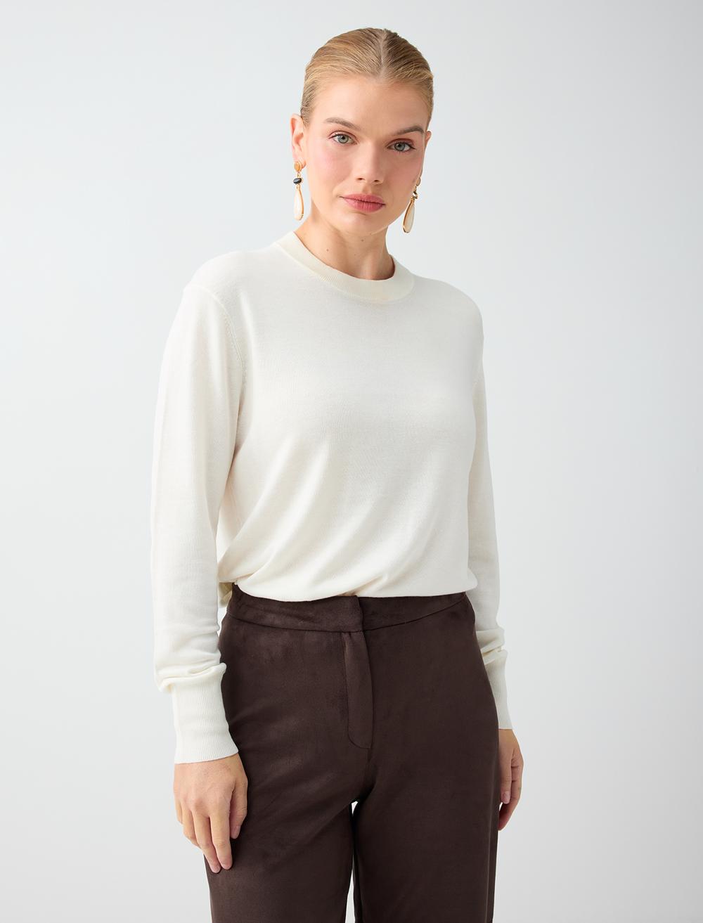 Crew Neck Pullover - White