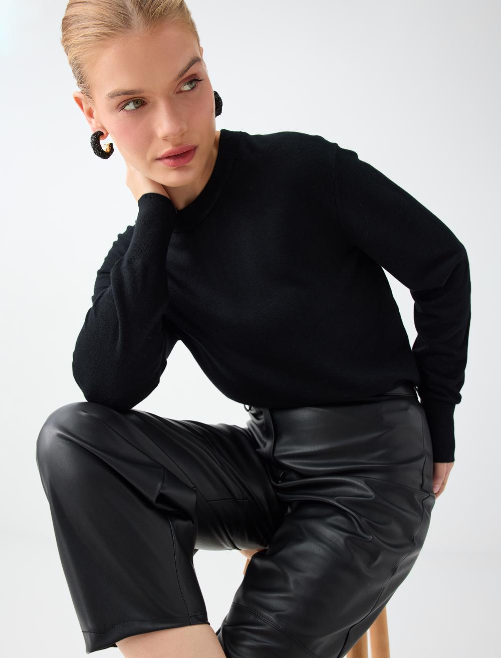 Crew Neck Pullover - Black - 6WW137156900