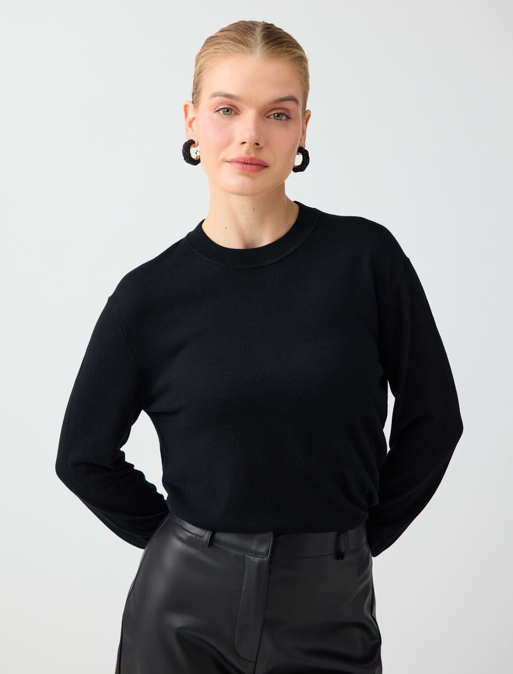Crew Neck Pullover - Black