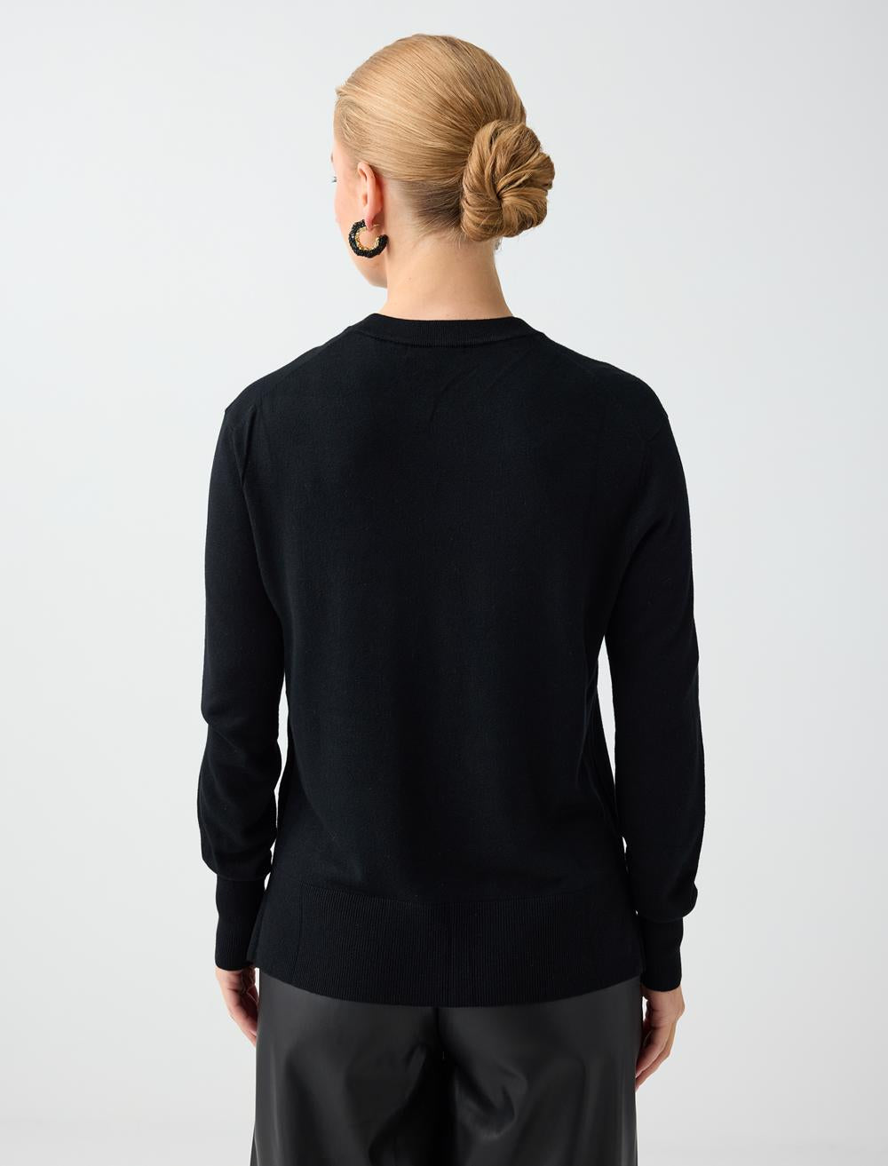 Crew Neck Pullover - Black