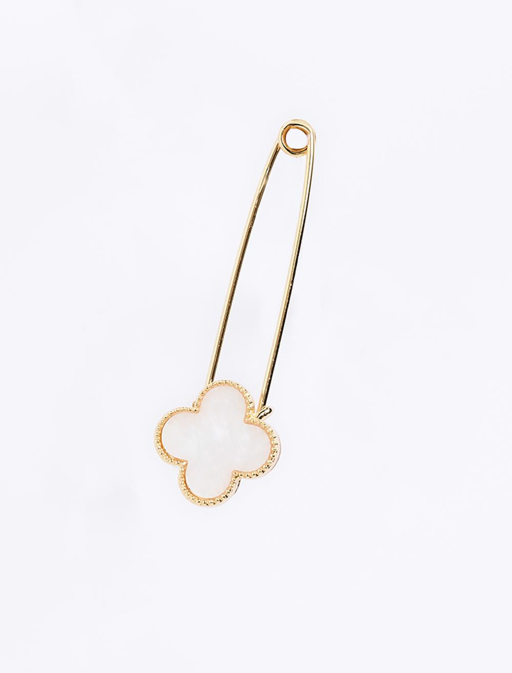 Clover-shaped brooch